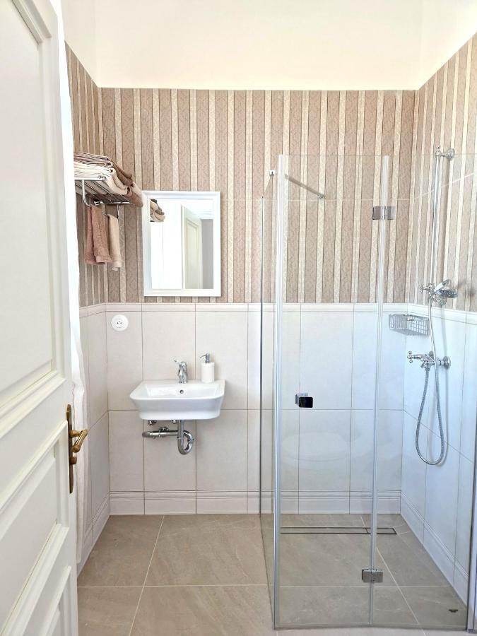 Pencin Villa Follemira Cz - Kitchen - Garden - Bike Storage מראה חיצוני תמונה